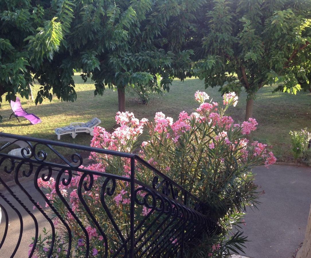 Au Mas Des Graviers Bed & Breakfast Salavas Exterior foto