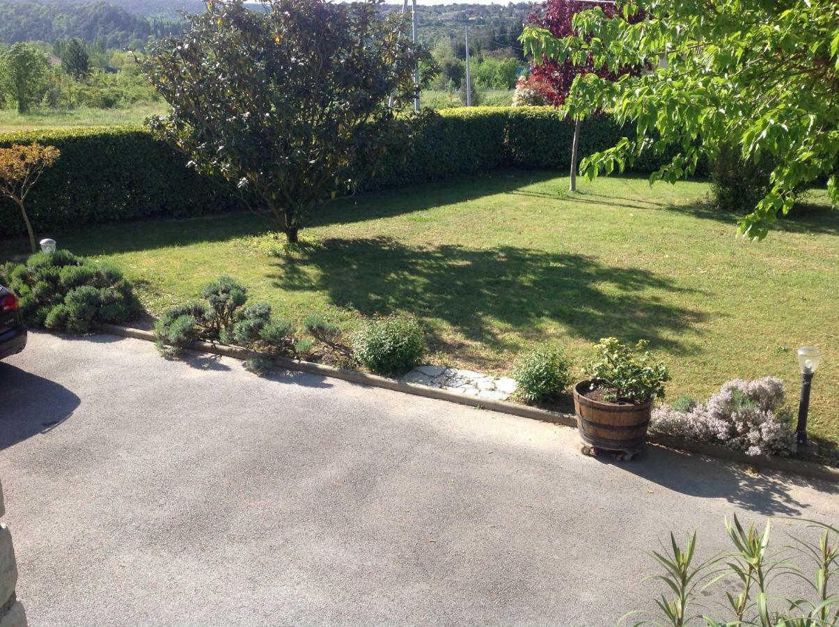 Au Mas Des Graviers Bed & Breakfast Salavas Exterior foto