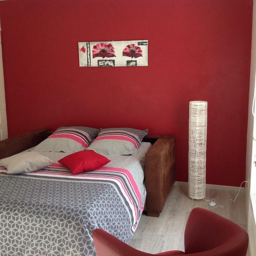 Au Mas Des Graviers Bed & Breakfast Salavas Exterior foto